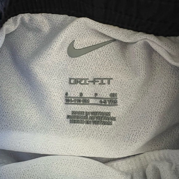 Shorts - Picture 2 of 4